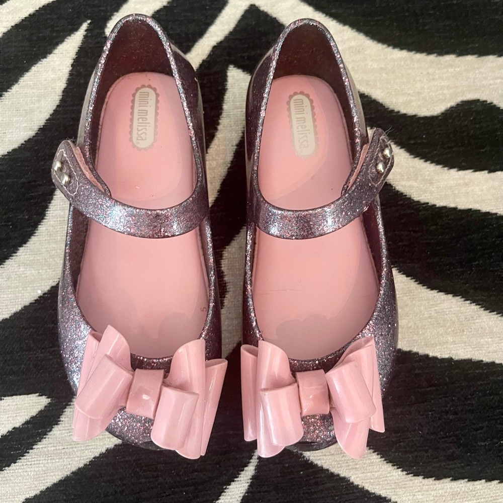 Mini Melissa girls shoes. Size 10 girls. (Little girls). Pink bow detail.